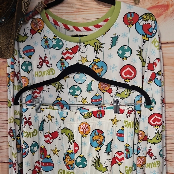 NWOT FESTIVE "THE GRINCH" PAJAMA SET! 3XL - Picture 2 of 6